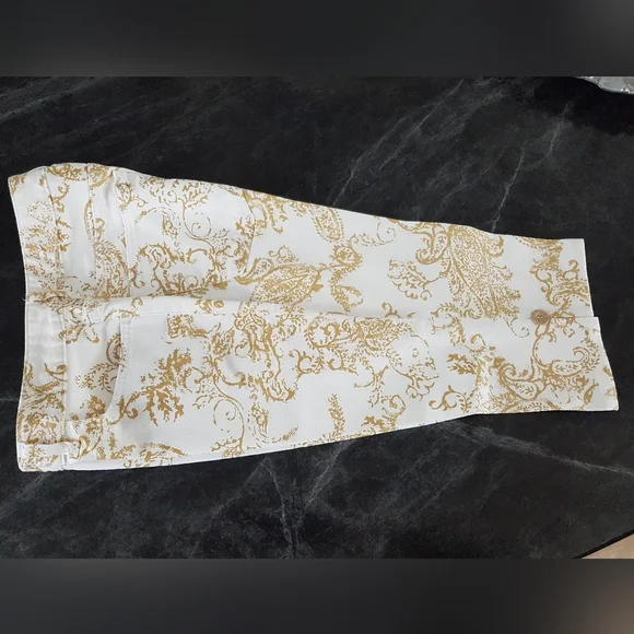 Capirs - Picture 8 of 8